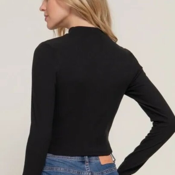 Mock Neck Cut Out Top - Picture 4 of 4